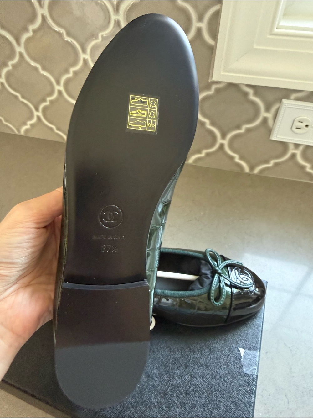 BNWT Chanel 26A Croc Embossed Patent DK Green/Black Ballet Flat Size 37.5 - Picture 10 of 11
